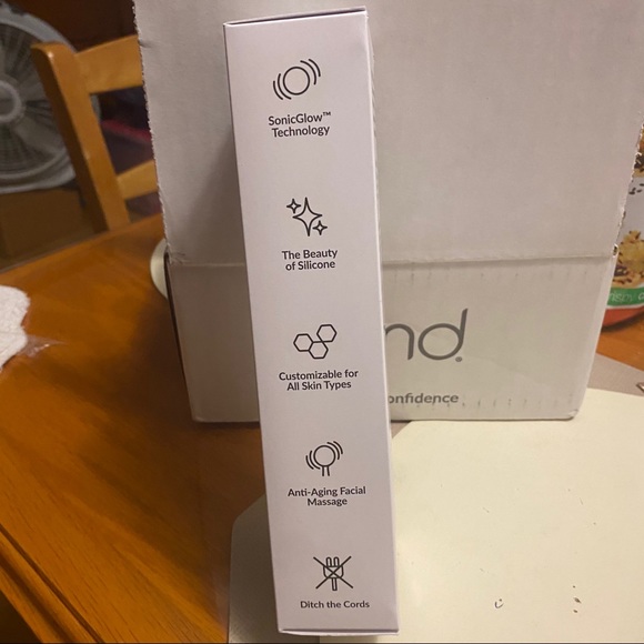 NEW PMD Clean Smart Facial Cleansing Device - Picture 4 of 5